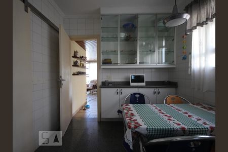 Apartamento à venda com 223m², 4 quartos e 4 vagasCozinha