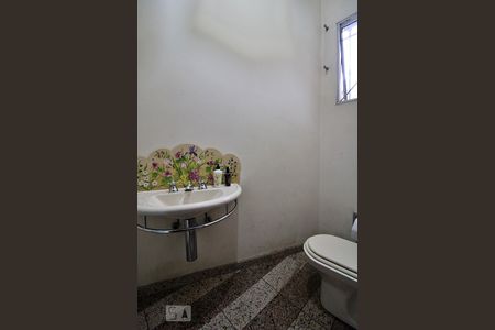 Casa à venda com 445m², 4 quartos e sem vagaLavabo