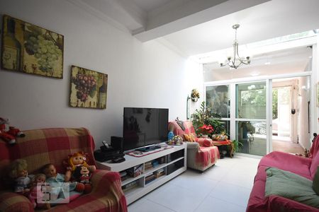 Casa de condomínio para alugar com 118m², 3 quartos e 1 vagaSala
