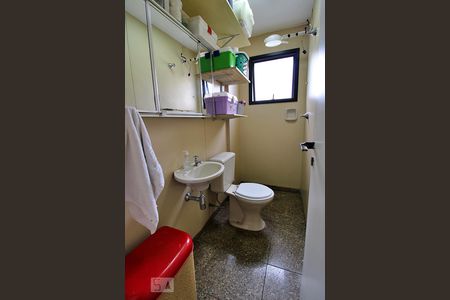 Apartamento à venda com 190m², 4 quartos e 3 vagasBanheiro de Serviço