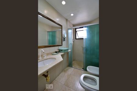 Apartamento à venda com 190m², 4 quartos e 3 vagasBanheiro da Suíte 1