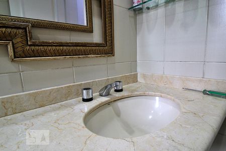 Apartamento à venda com 190m², 4 quartos e 3 vagasBanheiro da Suíte 2