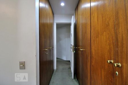 Apartamento à venda com 190m², 4 quartos e 3 vagasCloset