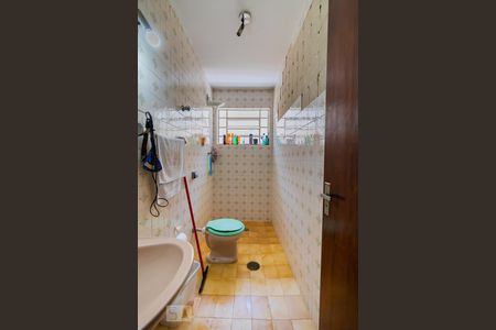 Casa à venda com 228m², 3 quartos e 2 vagasBanheiro