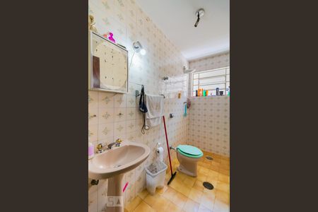 Casa à venda com 228m², 3 quartos e 2 vagasBanheiro