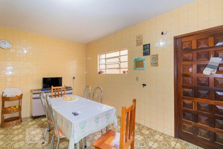 Casa à venda com 228m², 3 quartos e 2 vagasCozinha
