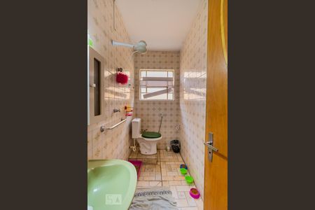 Casa à venda com 228m², 3 quartos e 2 vagasBanheiro