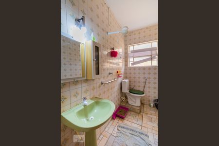 Casa à venda com 228m², 3 quartos e 2 vagasBanheiro