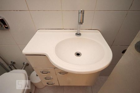 Banheiro de kitnet/studio para alugar com 1 quarto, 24m² em Vila Buarque, São Paulo