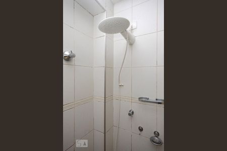 Banheiro de kitnet/studio para alugar com 1 quarto, 24m² em Vila Buarque, São Paulo