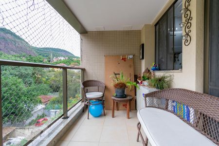 Apartamento à venda com 92m², 3 quartos e 1 vaga Apartamento à venda com 92m², 3 quartos e 1 vagaVaranda