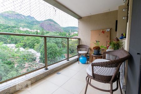 Apartamento à venda com 92m², 3 quartos e 1 vaga Apartamento à venda com 92m², 3 quartos e 1 vagaVaranda