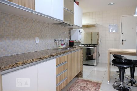 Apartamento à venda com 130m², 3 quartos e 2 vagas Apartamento à venda com 130m², 3 quartos e 2 vagasCozinha