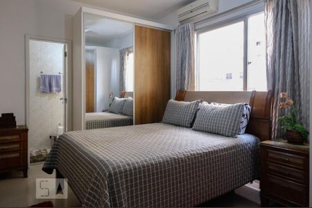 Apartamento à venda com 130m², 3 quartos e 2 vagas Apartamento à venda com 130m², 3 quartos e 2 vagasSuíte