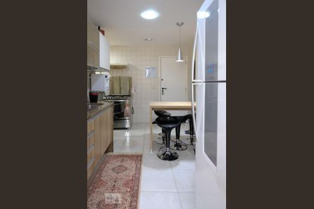 Apartamento à venda com 130m², 3 quartos e 2 vagas Apartamento à venda com 130m², 3 quartos e 2 vagasCozinha