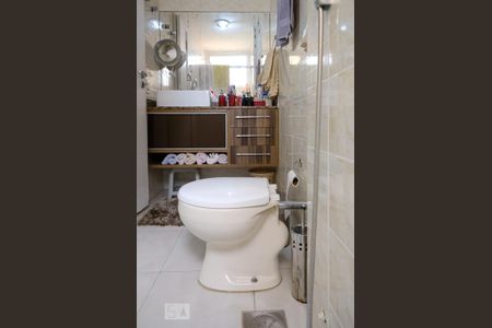 Apartamento à venda com 130m², 3 quartos e 2 vagas Apartamento à venda com 130m², 3 quartos e 2 vagasBanheiro da Suíte