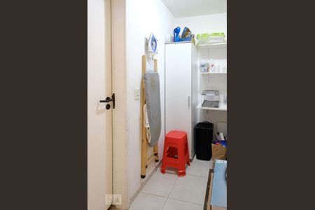 Apartamento à venda com 130m², 3 quartos e 2 vagas Apartamento à venda com 130m², 3 quartos e 2 vagasQuarto e Banheiro de Serviço