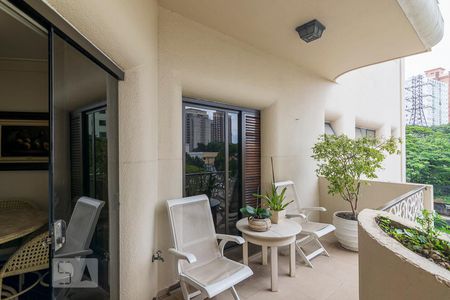 Apartamento à venda com 360m², 4 quartos e 4 vagasVaranda