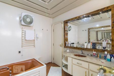 Apartamento à venda com 360m², 4 quartos e 4 vagasBanheiro da Suíte 1