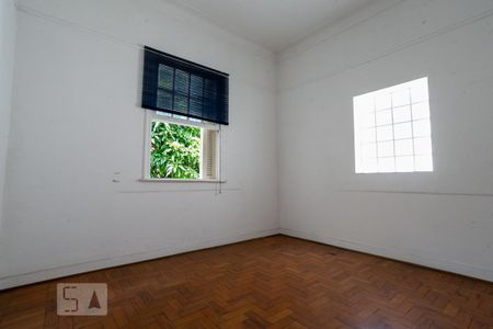 Casa à venda com 584m², 5 quartos e 3 vagas Casa à venda com 584m², 5 quartos e 3 vagasCasa 2 - Quarto 2