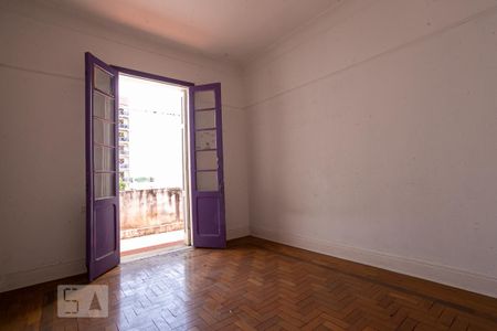 Casa à venda com 584m², 5 quartos e 3 vagas Casa à venda com 584m², 5 quartos e 3 vagasCasa 1 - Quarto 3