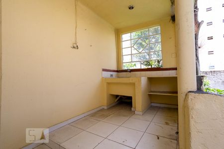 Casa à venda com 584m², 5 quartos e 3 vagas Casa à venda com 584m², 5 quartos e 3 vagasCasa 2 - Área de Serviço