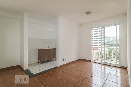 Sala de apartamento para alugar com 2 quartos, 45m² em Tanque, Rio de Janeiro