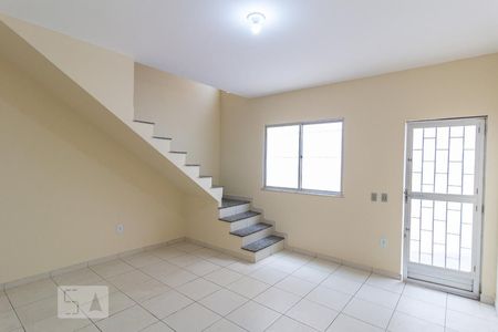Sala de casa para alugar com 2 quartos, 64m² em Piedade, Rio de Janeiro