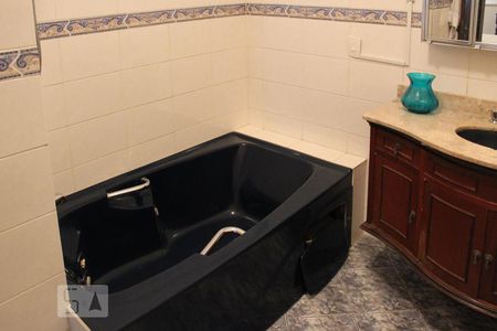 Apartamento à venda com 163m², 3 quartos e 1 vagaDetalhe da banheira - Banheiro 02