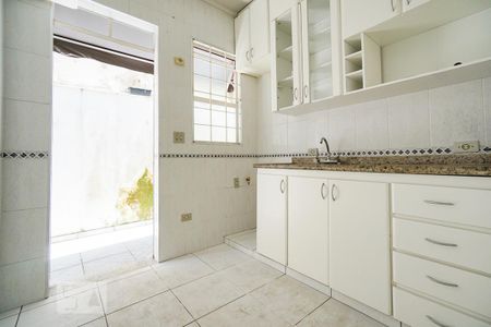 Casa para alugar com 225m², 4 quartos e 2 vagas Casa para alugar com 225m², 4 quartos e 2 vagasCozinha