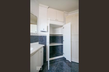 Casa para alugar com 225m², 4 quartos e 2 vagas Casa para alugar com 225m², 4 quartos e 2 vagasDetalhe banheiro social 02