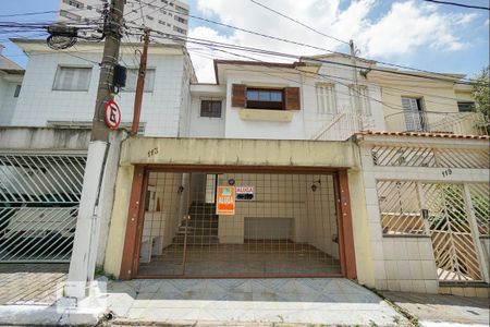 Casa para alugar com 225m², 4 quartos e 2 vagas Casa para alugar com 225m², 4 quartos e 2 vagasFachada