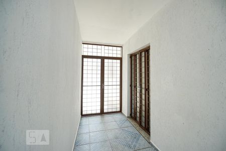 Casa para alugar com 225m², 4 quartos e 2 vagas Casa para alugar com 225m², 4 quartos e 2 vagasHall de entrada