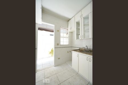 Casa para alugar com 225m², 4 quartos e 2 vagas Casa para alugar com 225m², 4 quartos e 2 vagasCozinha