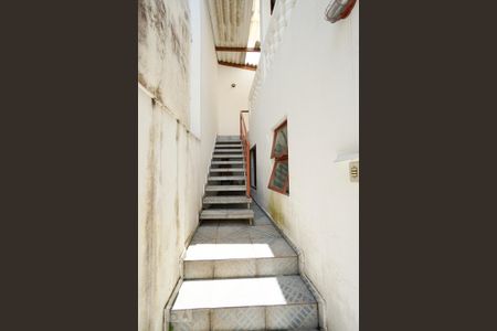 Casa para alugar com 225m², 4 quartos e 2 vagas Casa para alugar com 225m², 4 quartos e 2 vagasEscada terraço