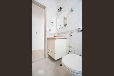 Casa para alugar com 225m², 4 quartos e 2 vagas Casa para alugar com 225m², 4 quartos e 2 vagasBanheiro social 01