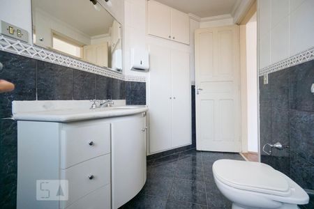 Casa para alugar com 225m², 4 quartos e 2 vagas Casa para alugar com 225m², 4 quartos e 2 vagasBanheiro social 02