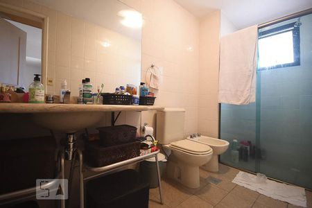 Apartamento à venda com 142m², 4 quartos e 4 vagasBanheiro 1 Suíte 2