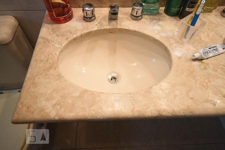 Apartamento à venda com 142m², 4 quartos e 4 vagasDetalhe do Banheiro 2 Suíte 2