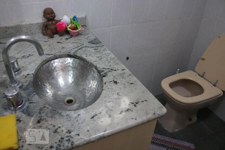 Casa à venda com 670m², 3 quartos e 8 vagasBanheiro do Quarto 2