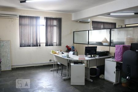 Casa à venda com 670m², 3 quartos e 8 vagasEscritório