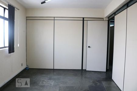 Casa à venda com 670m², 3 quartos e 8 vagasEscritório