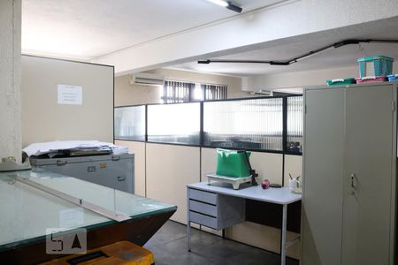 Casa à venda com 670m², 3 quartos e 8 vagasEscritório