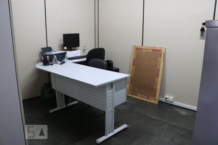 Casa à venda com 670m², 3 quartos e 8 vagasEscritório