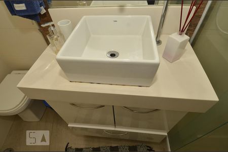 Banheiro de kitnet/studio para alugar com 1 quarto, 25m² em Centro, Rio de Janeiro