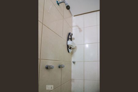 Apartamento à venda com 90m², 3 quartos e 2 vagasChuveiro