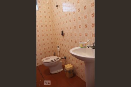 Casa à venda com 420m², 3 quartos e 6 vagasBanheiro de Serviço