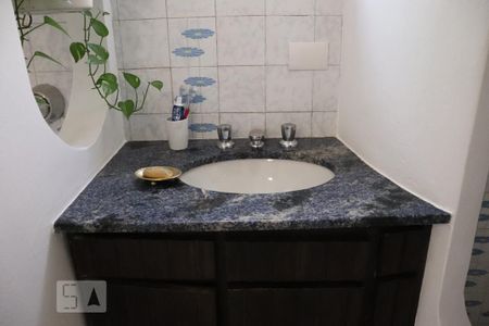 Casa à venda com 420m², 3 quartos e 6 vagasBanheiro da Suíte 2