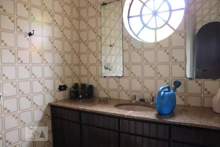 Casa à venda com 420m², 3 quartos e 6 vagasBanheiro da Suíte 1