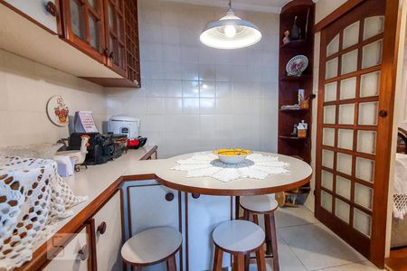 Apartamento à venda com 138m², 4 quartos e 4 vagas Apartamento à venda com 138m², 4 quartos e 4 vagasCozinha